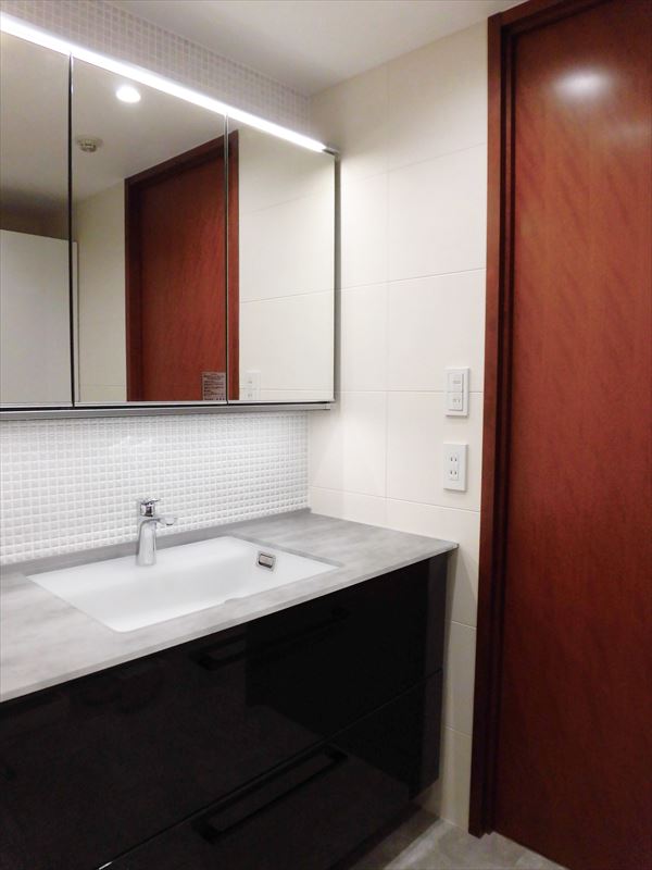 TOTO エスクアでワンランク上の洗面空間に TOTO エスクアでワンランク上の洗面空間に